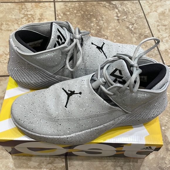 Like NEW Nike Jordan Why Not Low 'Cement' Light Smoke
